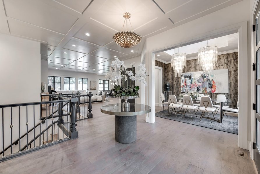 Ivory Foyer with Metrie Moulding